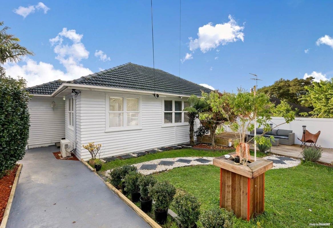 9 Golf Road, New Lynn, Auckland - Carousel 2