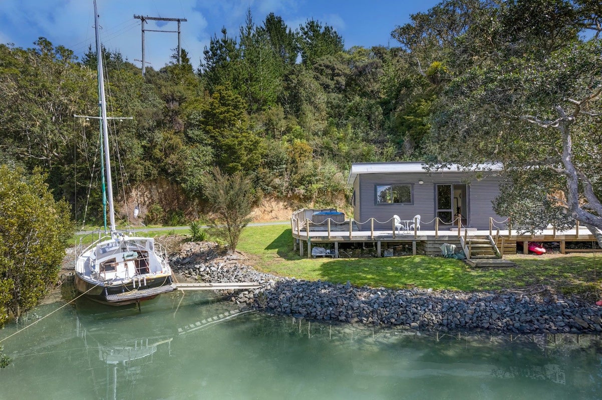24 Gates Way, Totara North, Kaeo - Carousel 1