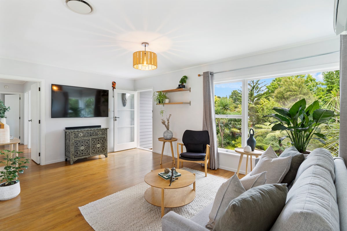 33 Saffron Street, Birkdale, Auckland - Carousel 2