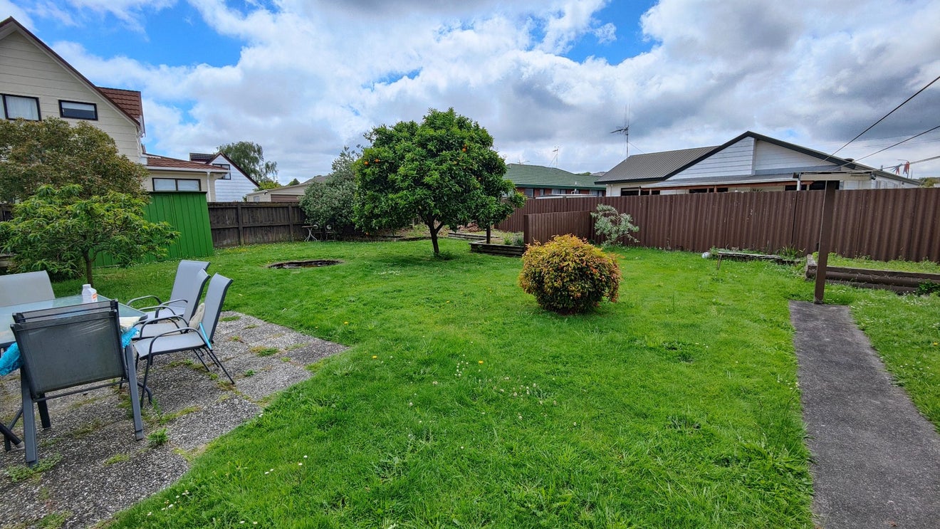 11 Homestead Place, Glenview, Hamilton - Carousel 2