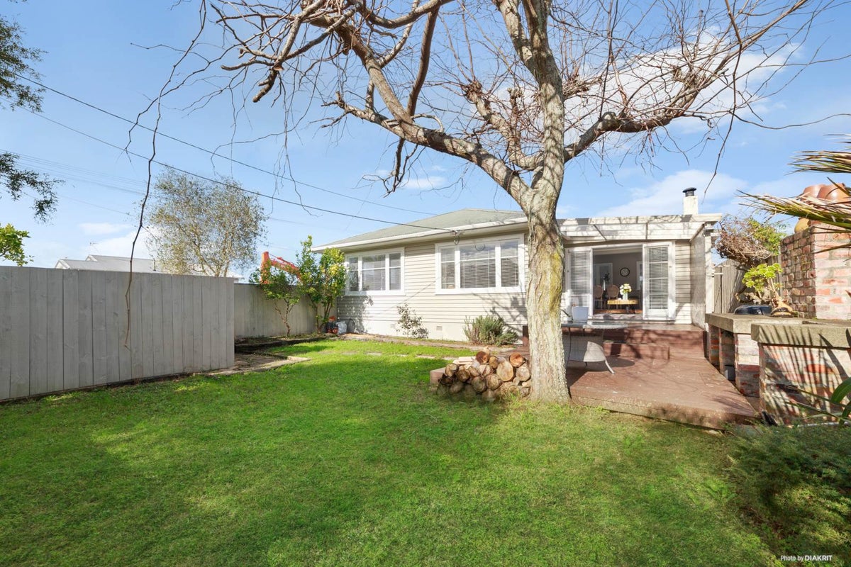 1/130 Onewa Road, Northcote, Auckland - Carousel 2
