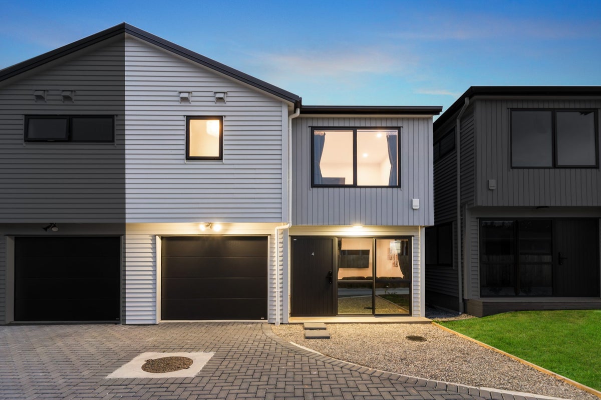 4/149 Tirimoana Road, Te Atatu South, Auckland - Carousel 1