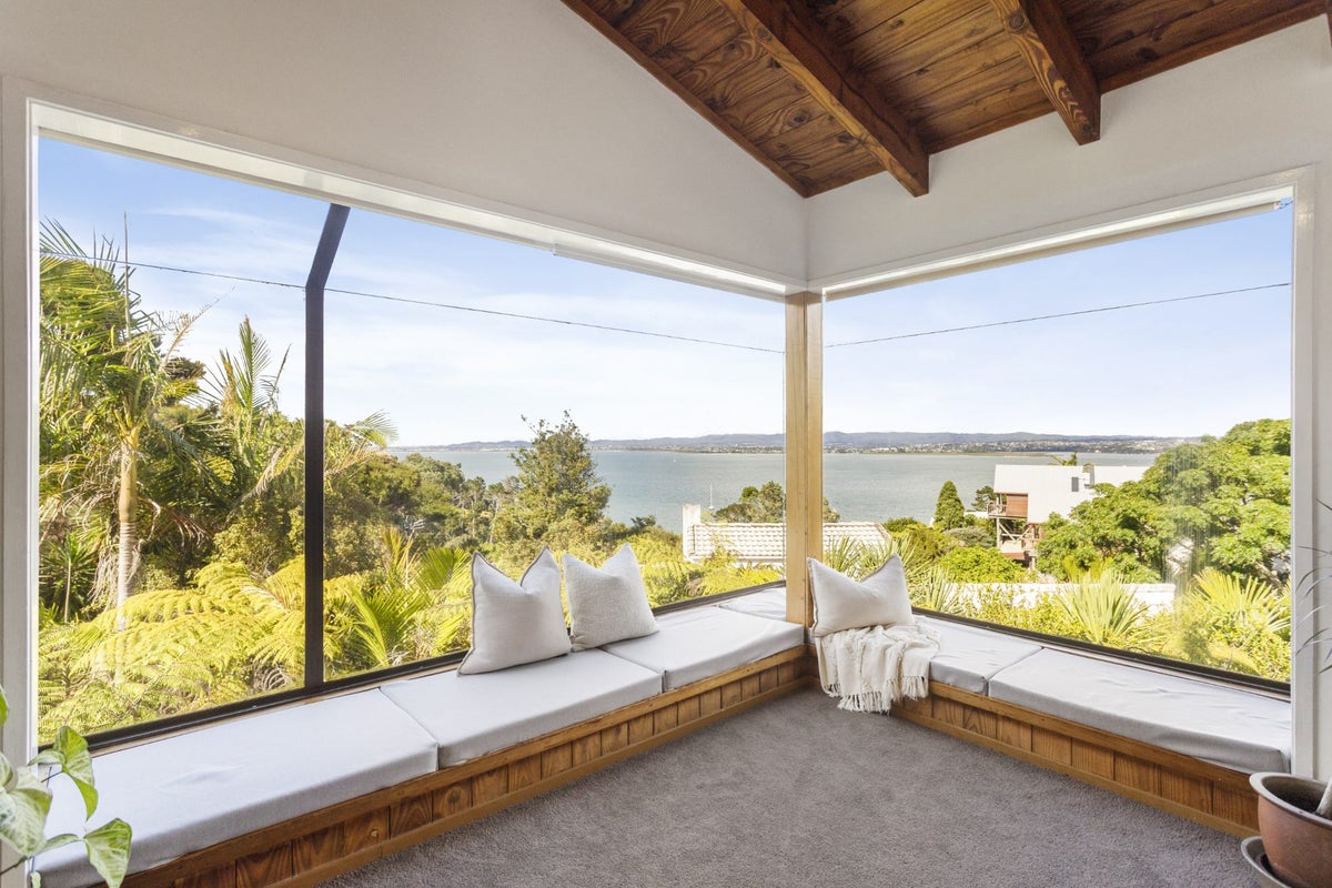 30 Mayall Avenue, Beach Haven, Auckland - Carousel 2