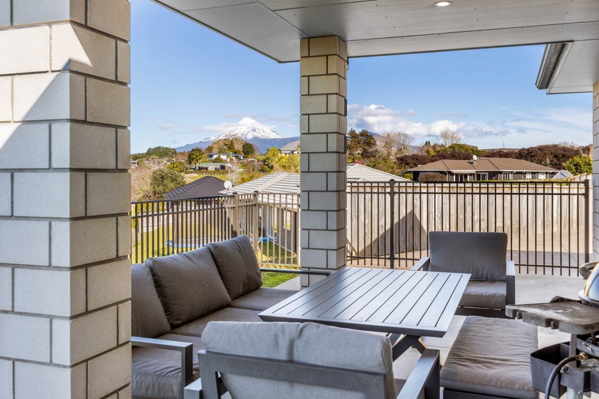 10 Mangaotuku Lane, Whalers Gate, New Plymouth - Carousel 1