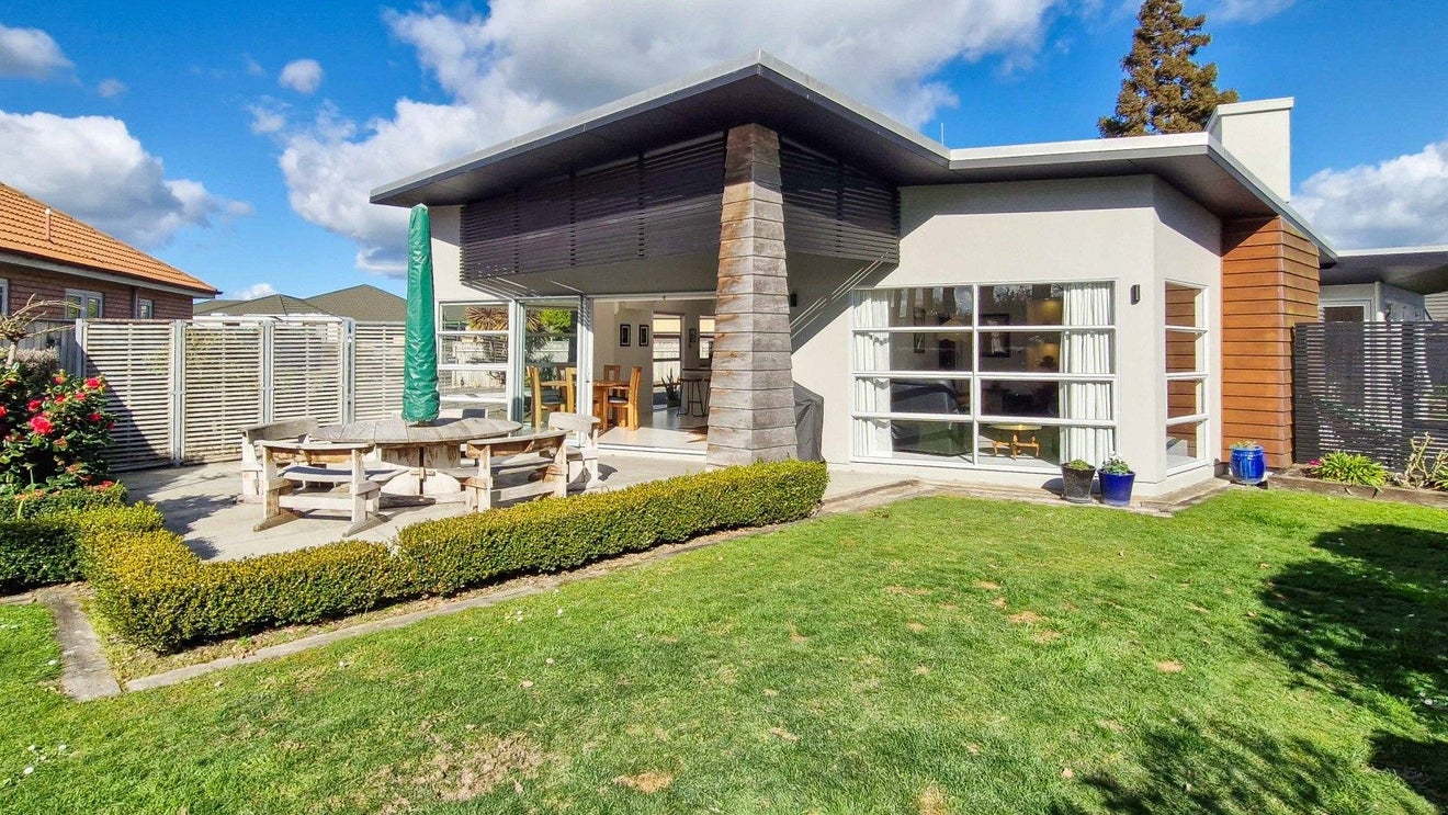 6 The Oaks, Awapuni, Palmerston North - Carousel 2