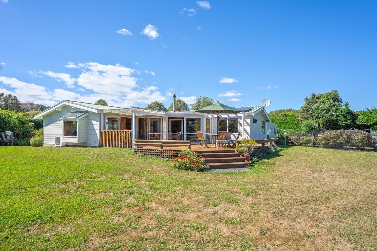 105 Greenwood Boulevard, Otaki - Carousel 2