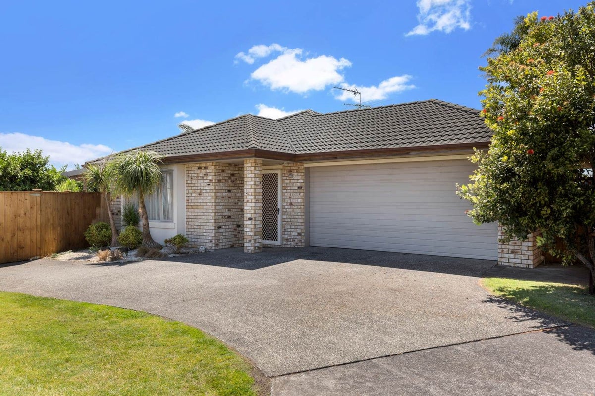 14 Greta Banks Place, Wattle Downs, Auckland - Carousel 1