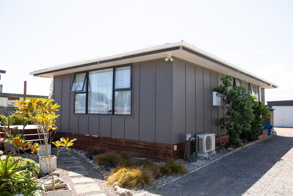 16 Gawler Street, Te Horo Beach - Carousel 1