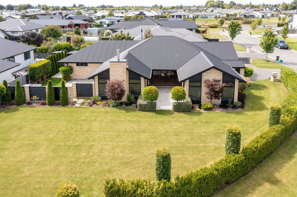 2 Douglas Drive, Allenton, Ashburton - Carousel 1