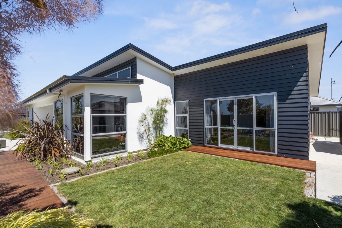 16 Pelorus Avenue, Poraiti, Napier - Carousel 2
