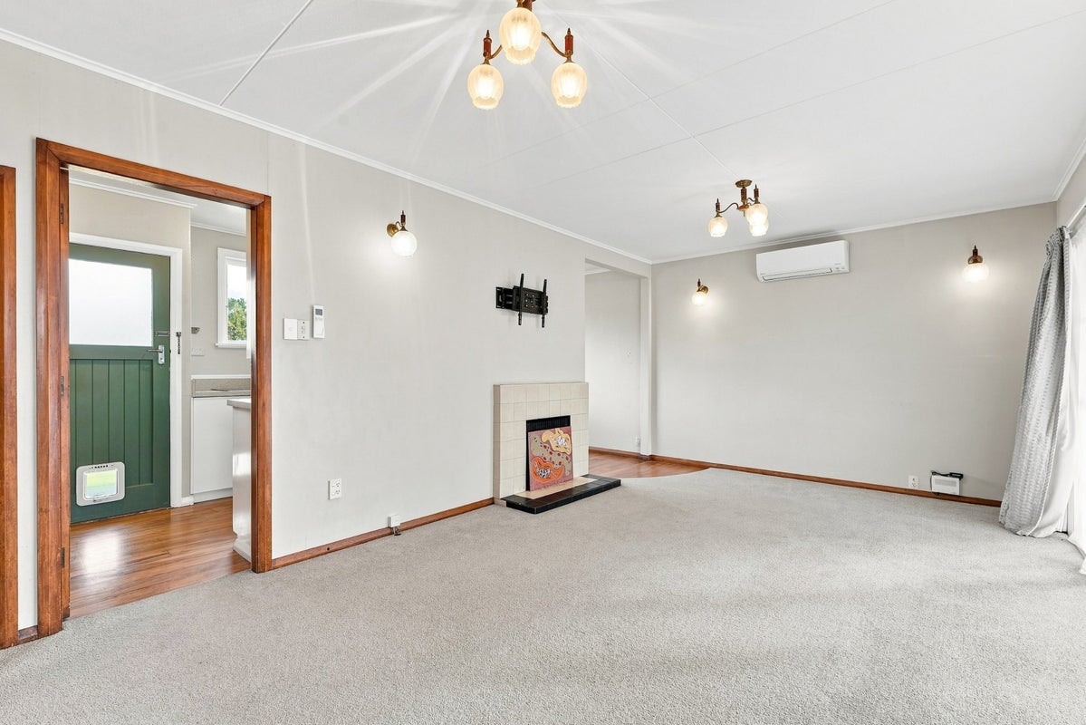 39 Fitzherbert Avenue, Springvale, Whanganui - Carousel 2