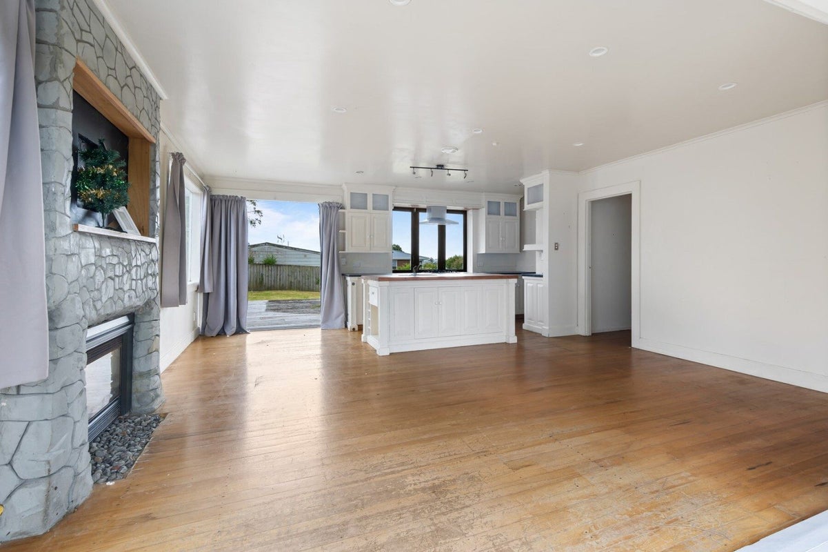 44 Pine Avenue, Henderson, Auckland - Carousel 2