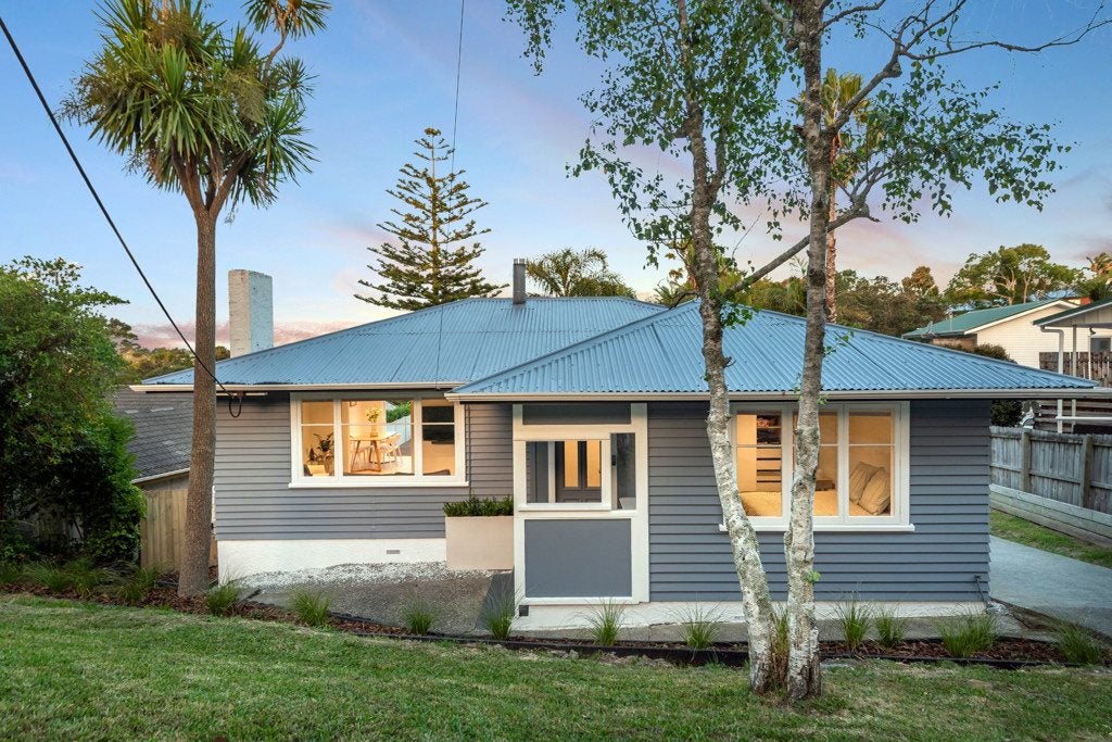 2/17 Stanley Road, Glenfield, Auckland - Carousel 1