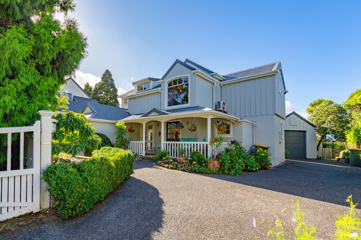1032 Scenic Drive North, Swanson, Auckland - Carousel 1