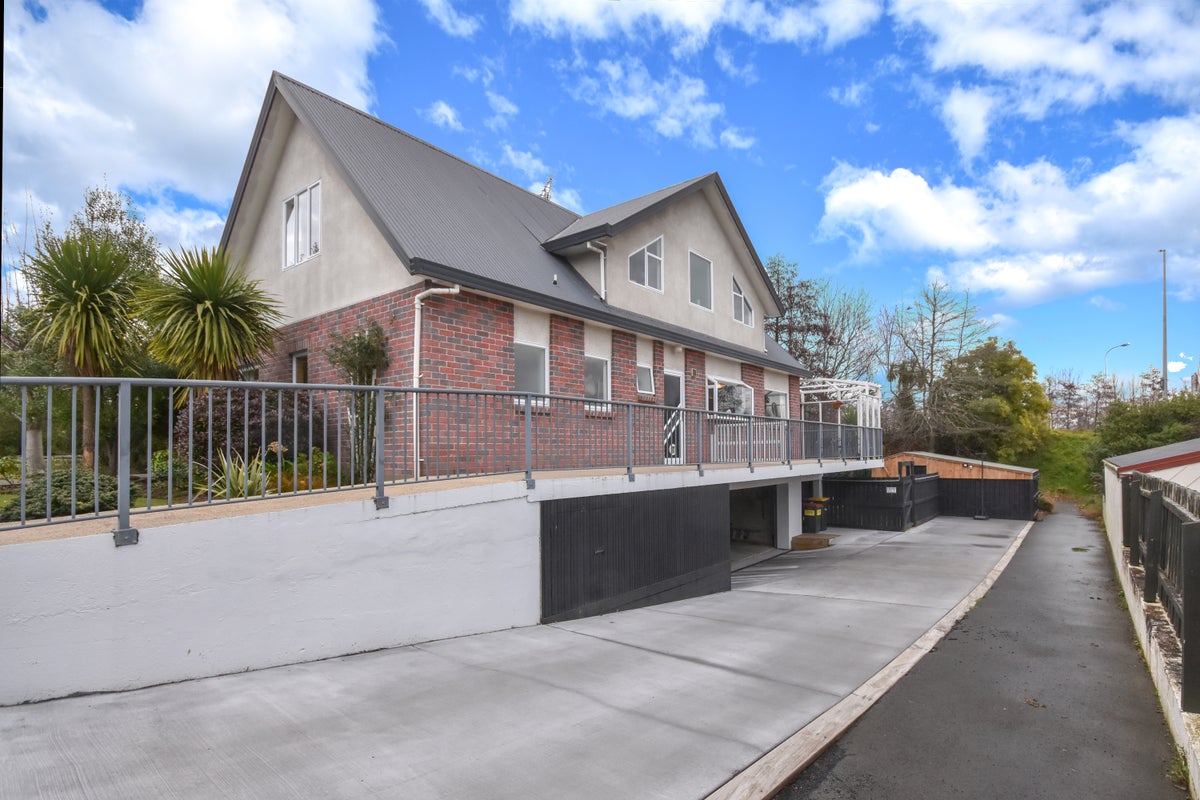 81 Kinmont Crescent, Kinmont Park, Mosgiel - Carousel 1