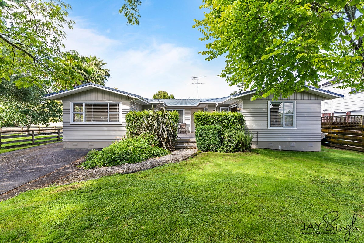 15 Monument Road, Papakura - Carousel 2