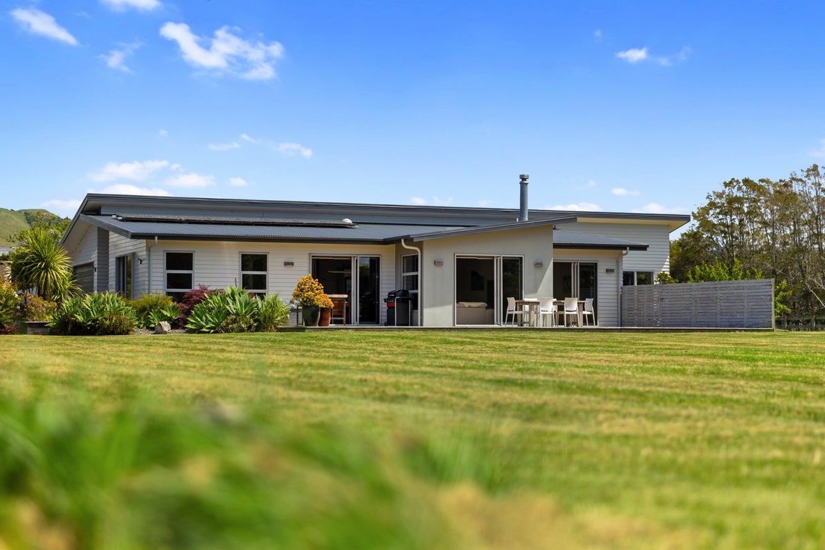 29 Royal Ascot Drive, Papamoa Beach, Papamoa - Carousel 1