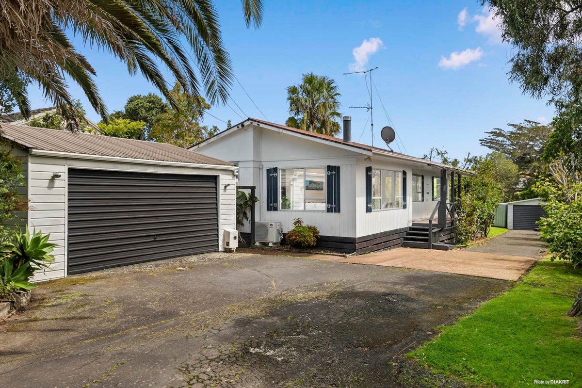 862 Whangaparaoa Road, Manly, Whangaparaoa - Carousel 1