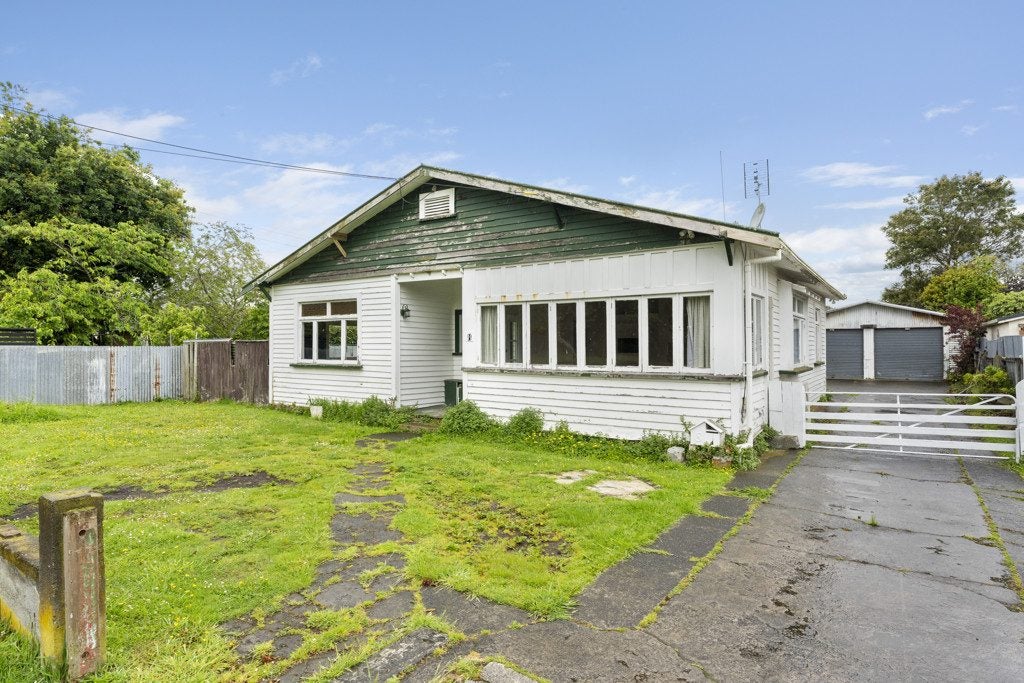 8 Delhi Avenue, Aramoho, Whanganui - Carousel 1