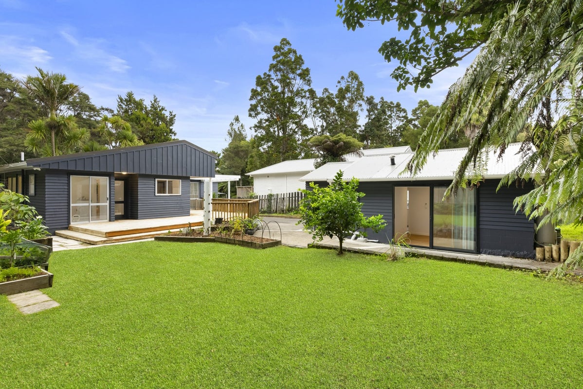 66 Waima Crescent, Titirangi, Auckland - Carousel 1
