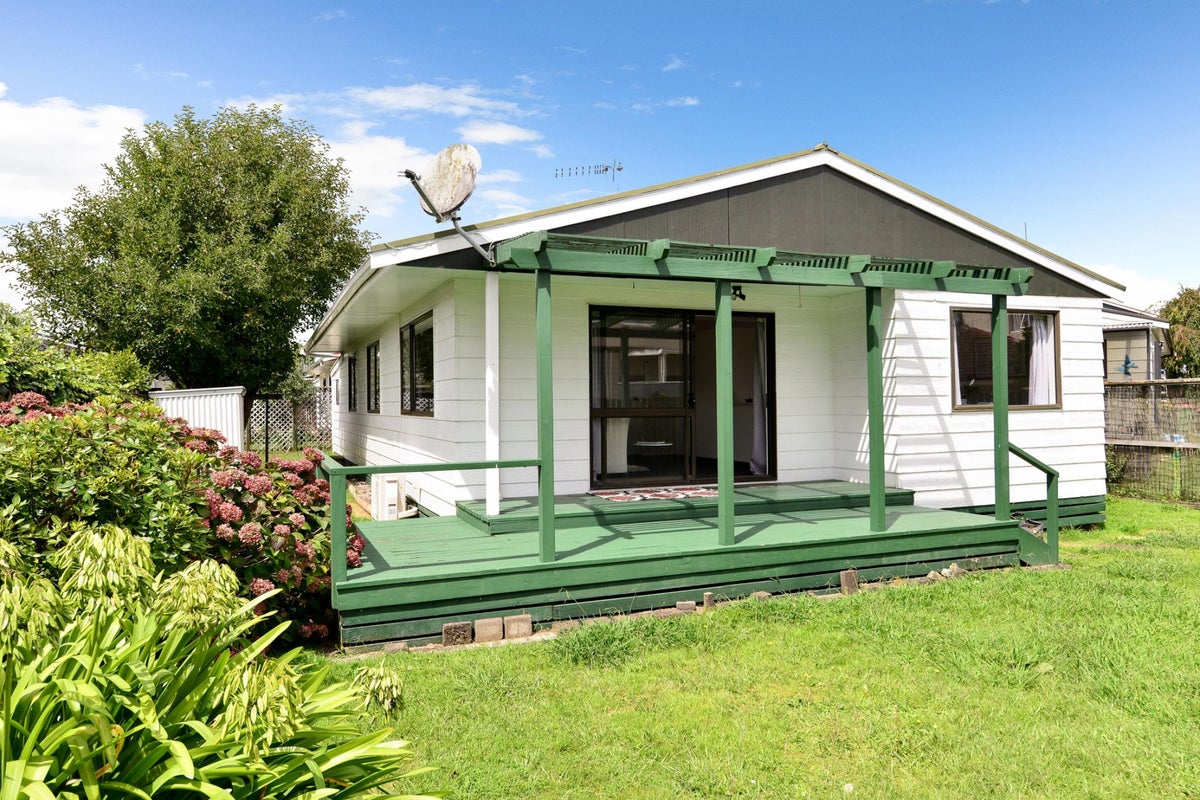 6/55 Tuhikaramea Road, Dinsdale, Hamilton - Carousel 2