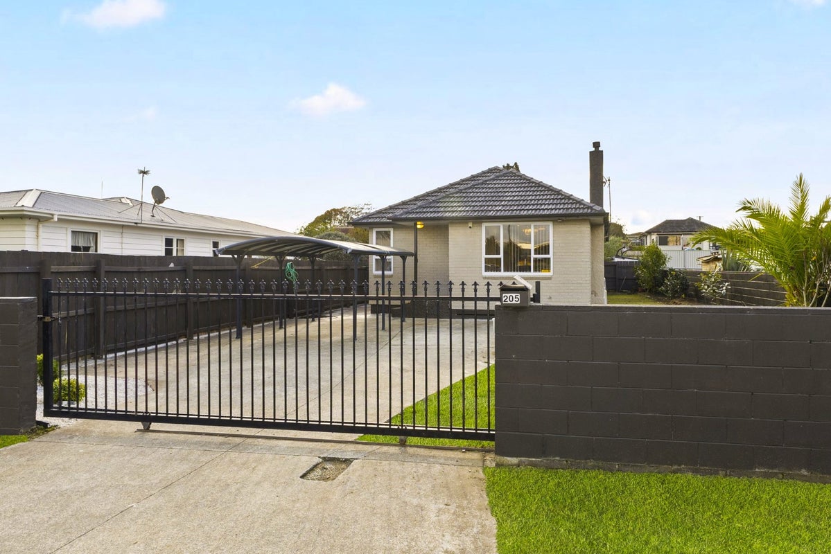 205 Puhinui Road, Papatoetoe, Auckland - Carousel 1