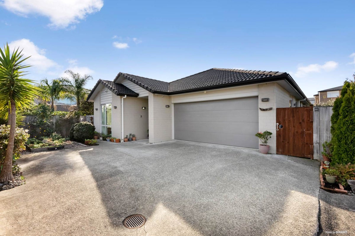 8 Springside Drive, Flat Bush, Auckland - Carousel 1