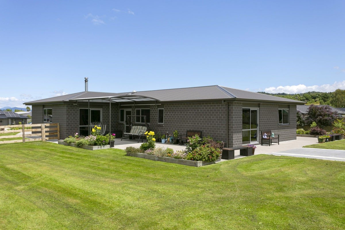 8 Kahikatea Drive, Kinloch, Taupo - Carousel 1