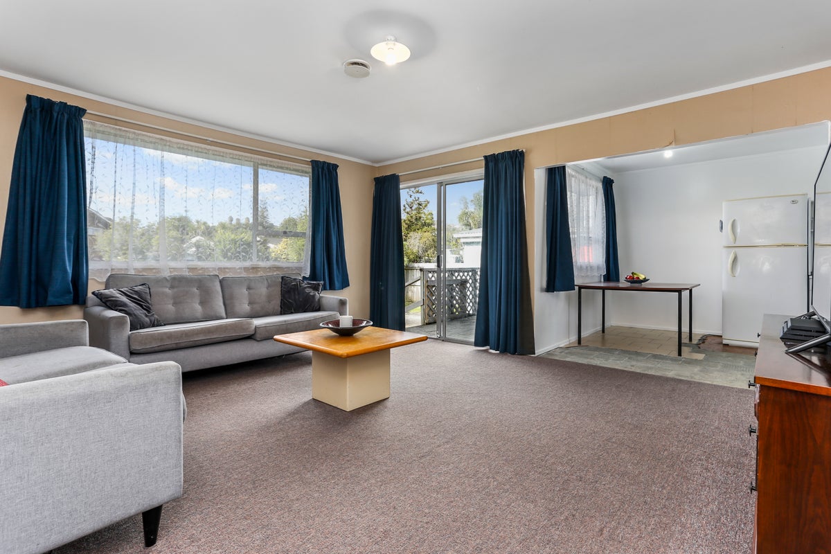 22 Serwayne Place, Sunnyvale, Auckland - Carousel 1