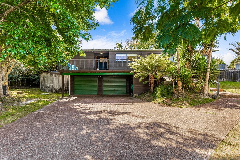 10 Tokay Place, Huapai, Kumeu - Carousel 1
