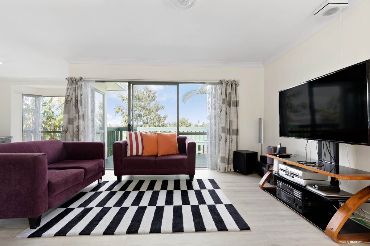 60A Alberta Street, Point Chevalier, Auckland - Carousel 2