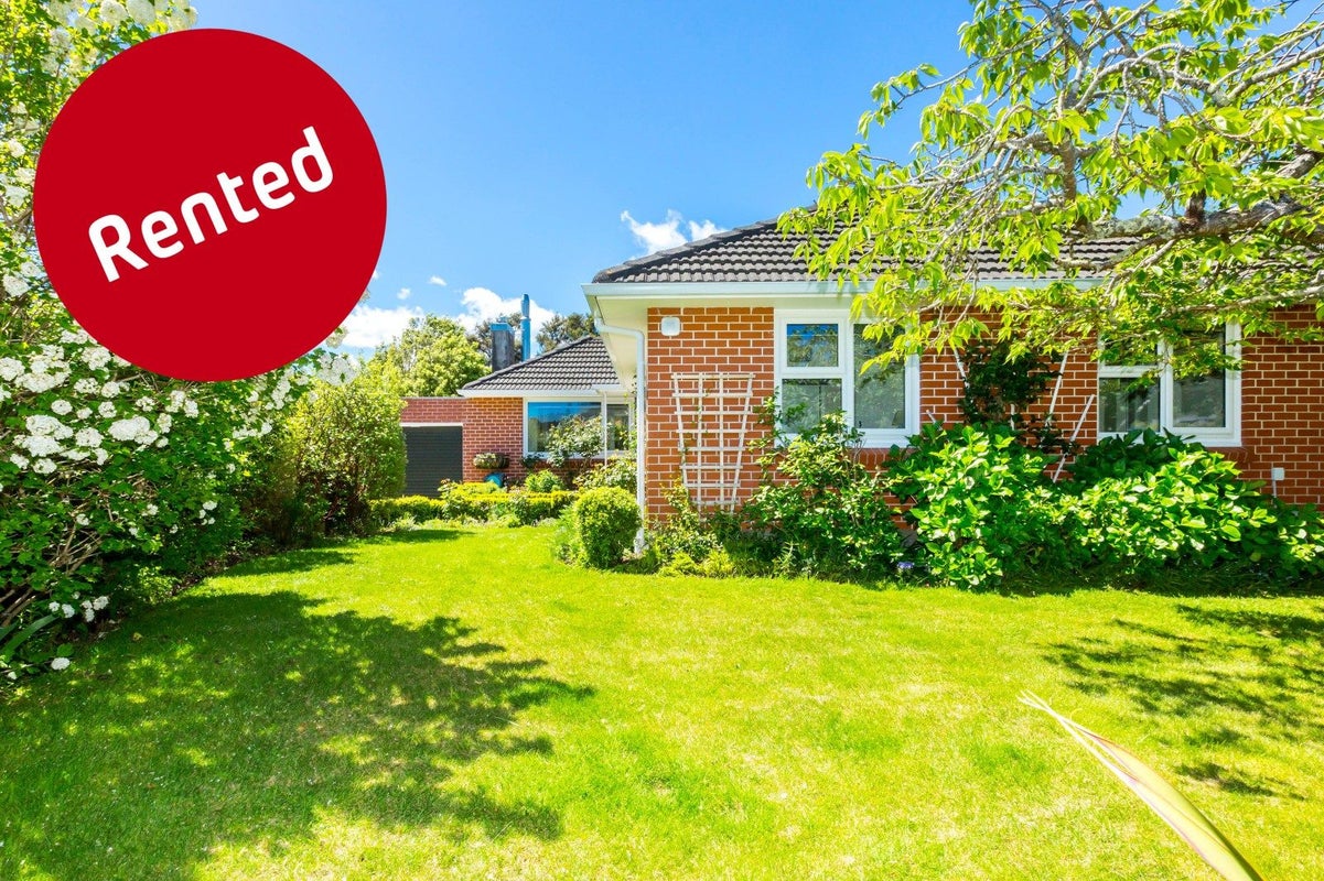 37 Sunbrae Drive, Silverstream, Upper Hutt - Carousel 1