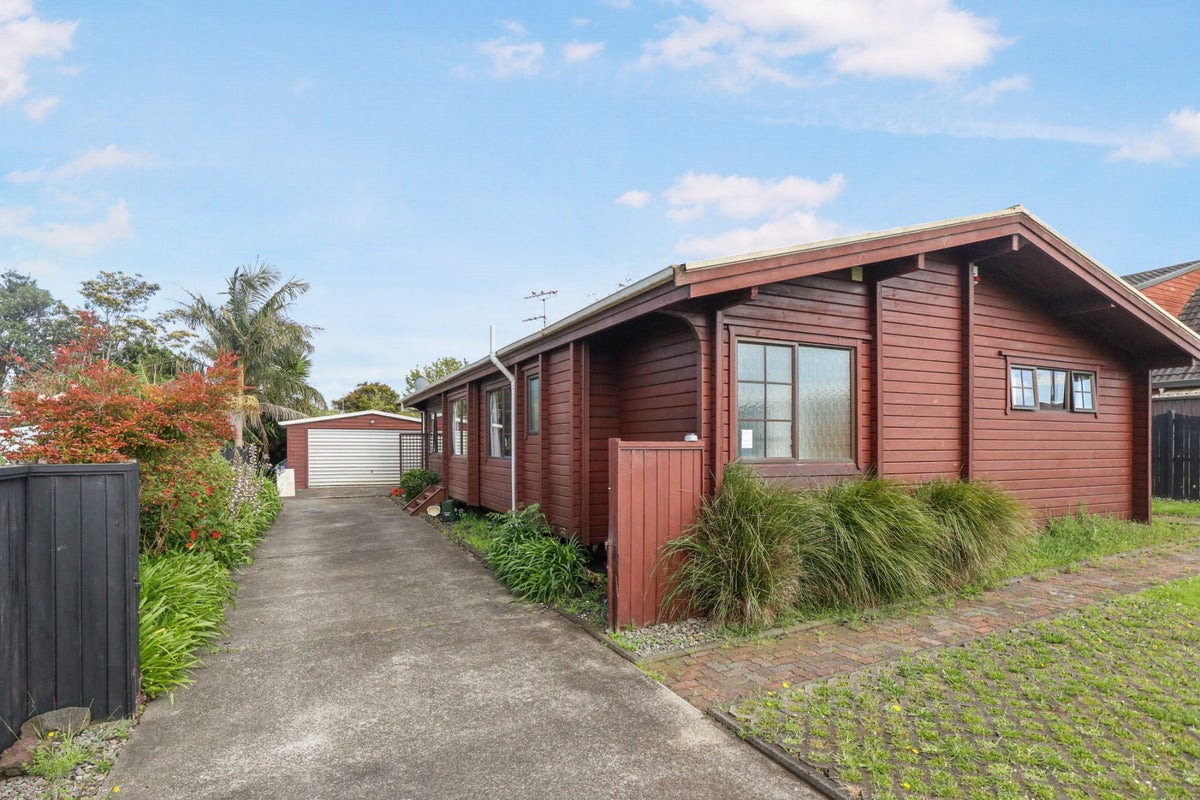 123 Botany Road, Botany Downs, Auckland - Carousel 1