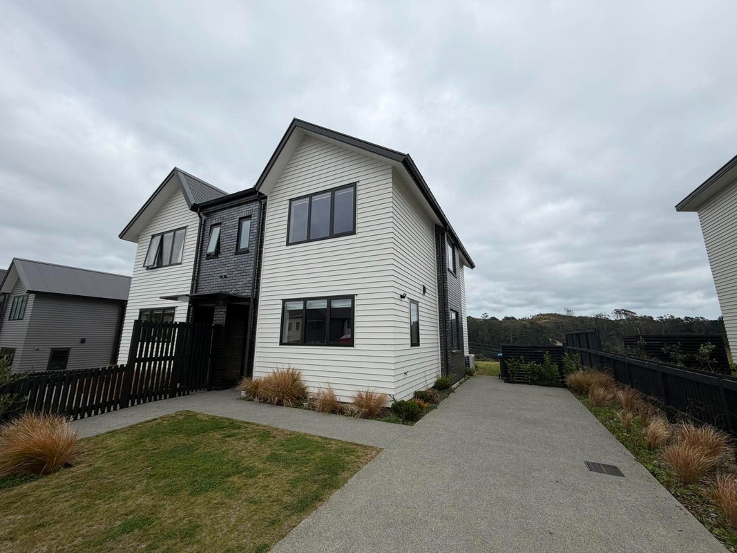 38 Turtleback Avenue, Whitby, Porirua - Carousel 19