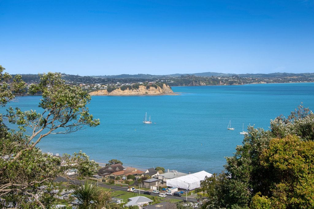 23 Roberts Road, Matakatia, Whangaparaoa - Carousel 1