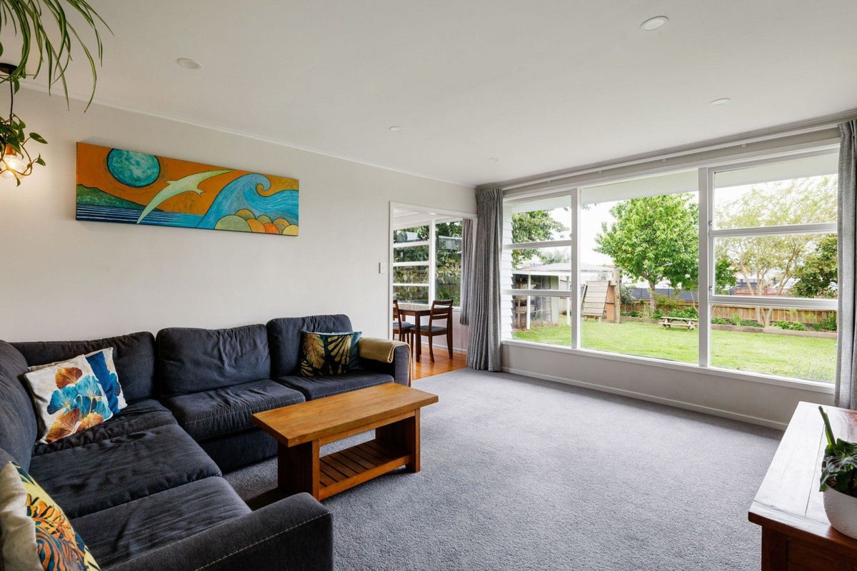 7 Lugton Street, Nawton, Hamilton - Carousel 2