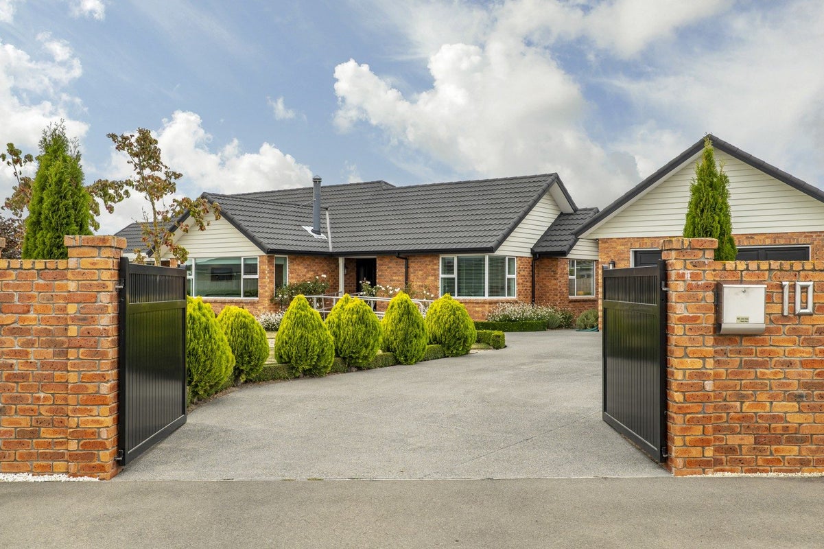 10 Dundee Close, Darfield, Darfield - Carousel 24
