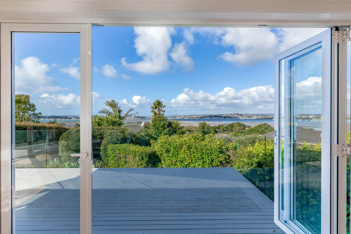 1A California Place, Wai o Taiki Bay, Auckland - Carousel 1
