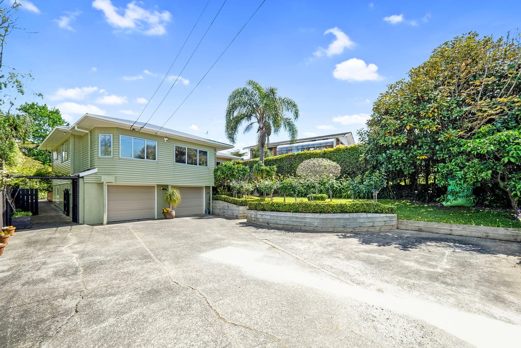 72 Marine Parade, Mellons Bay, Auckland - Carousel 1