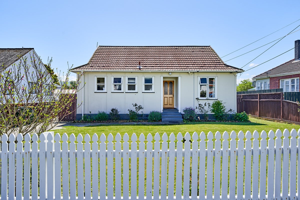 125 Waddington Drive, Naenae, Lower Hutt - Carousel 1