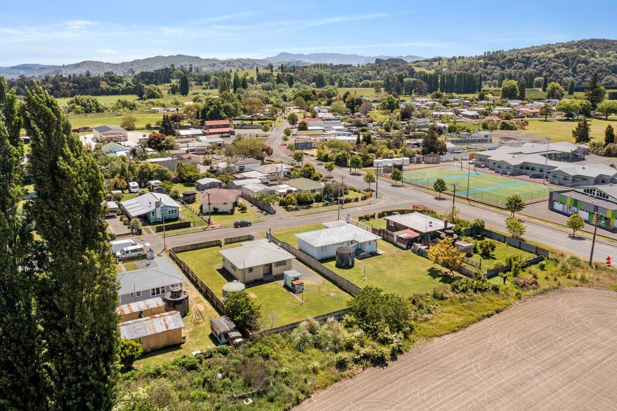 10 Currie Street, Te Karaka - Carousel 25