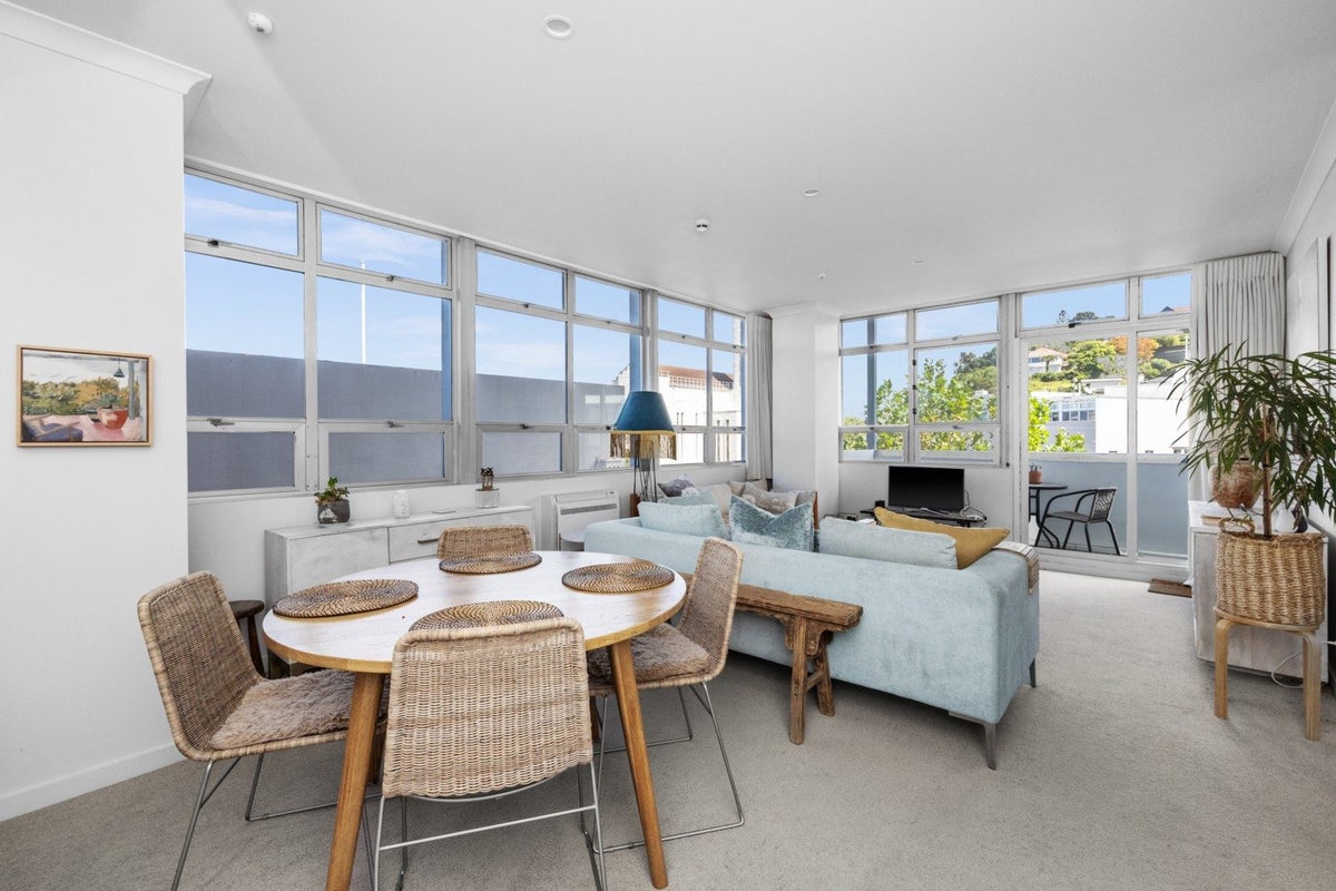 2H/3 Shakespeare Road, Napier South, Napier - Carousel 1