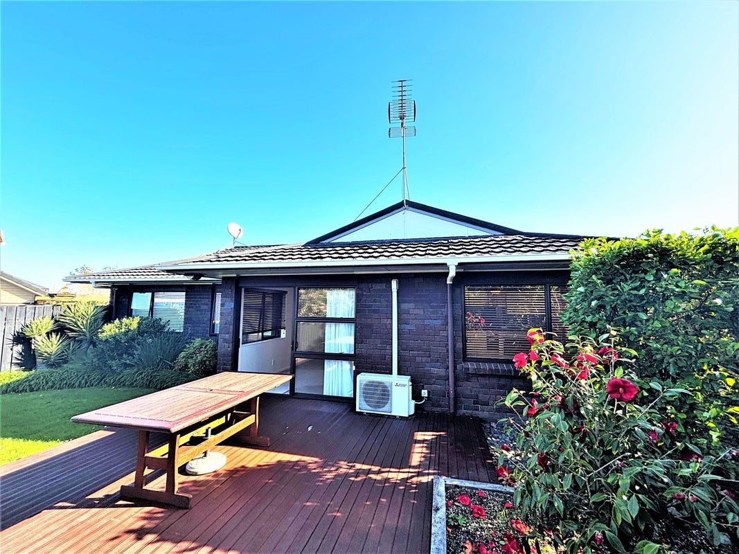 2/79 Mirrabooka Avenue, Botany Downs, Auckland - Carousel 1