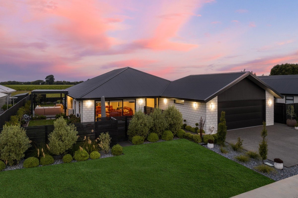 8 Whitehall Drive, Springlands, Blenheim - Carousel 1