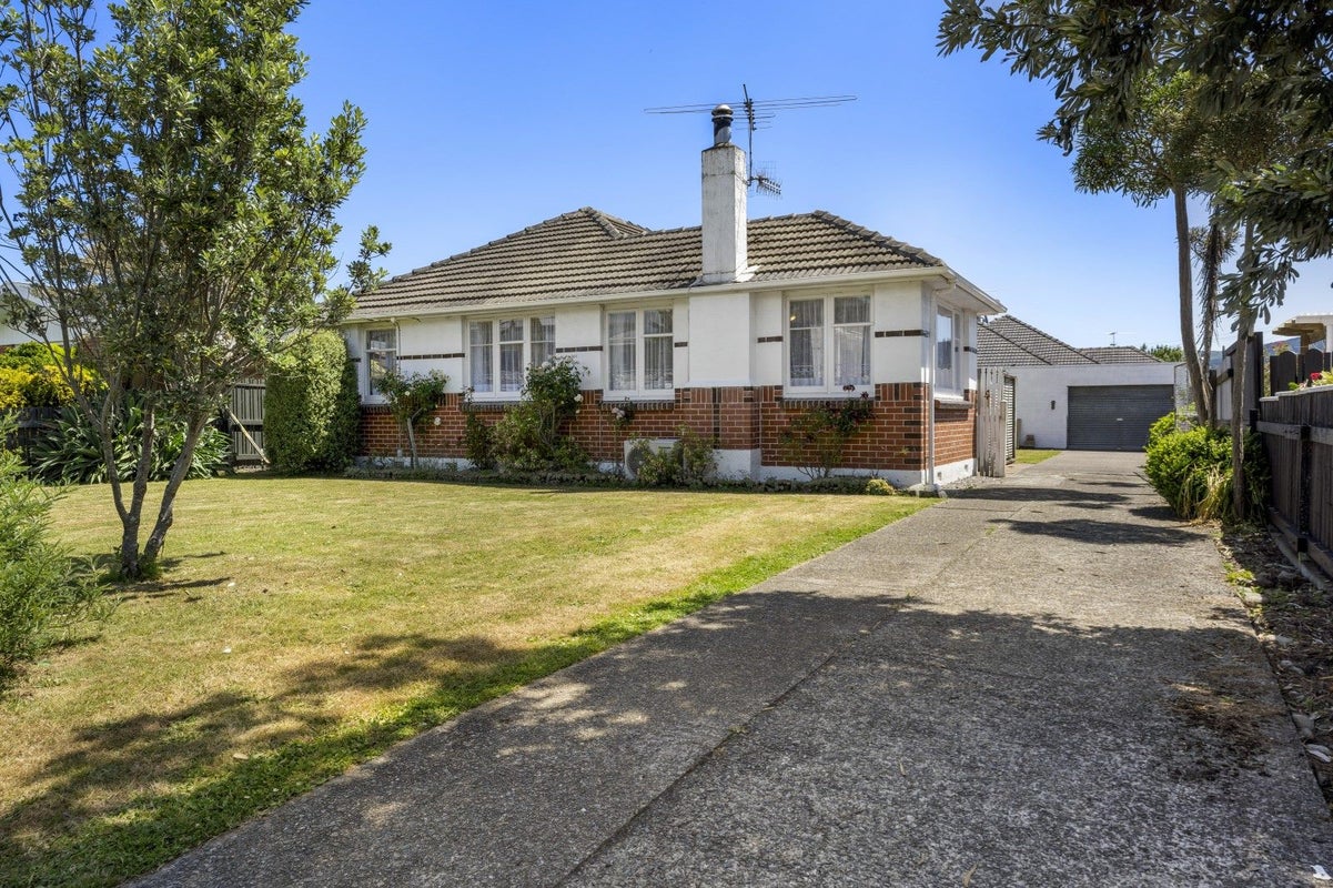 7 Keys Street, Elderslea, Upper Hutt - Carousel 1