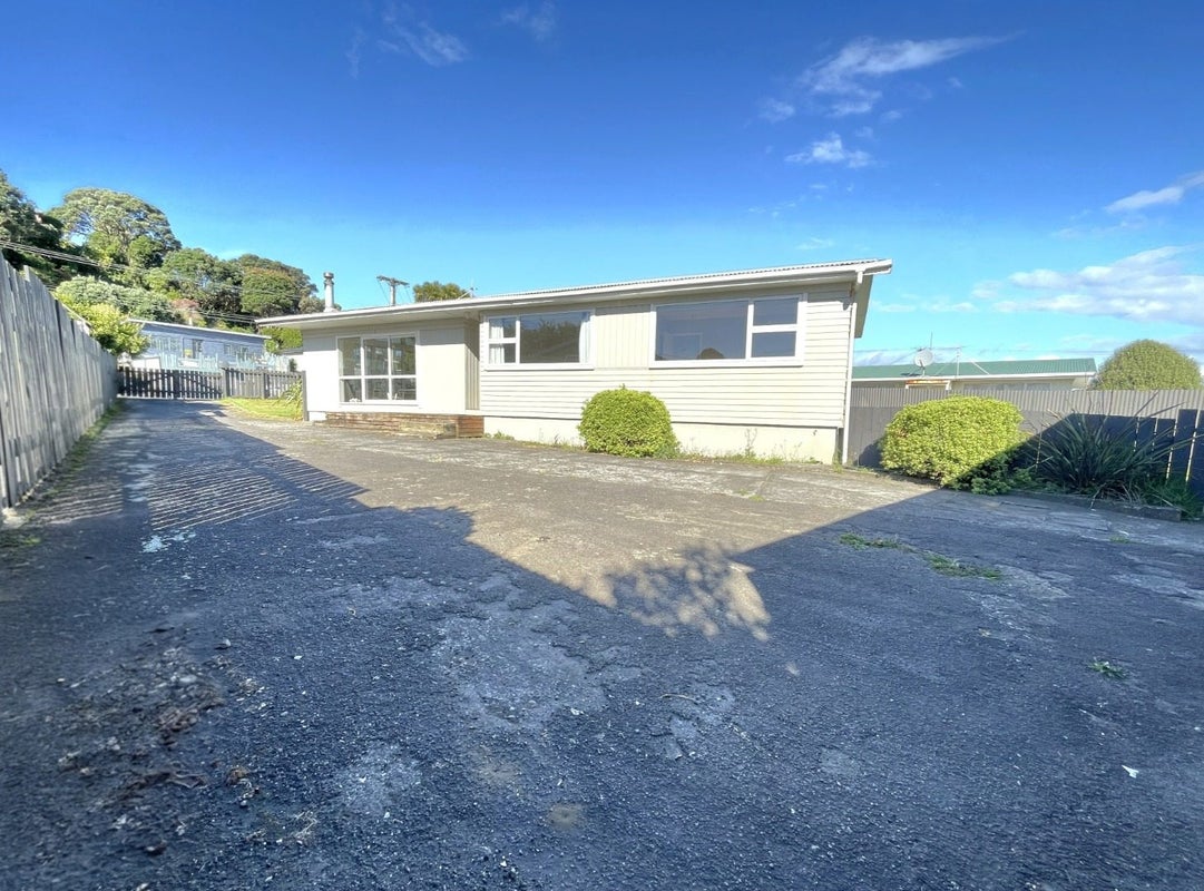 22 Simons Street, Moturoa, New Plymouth - Carousel 19