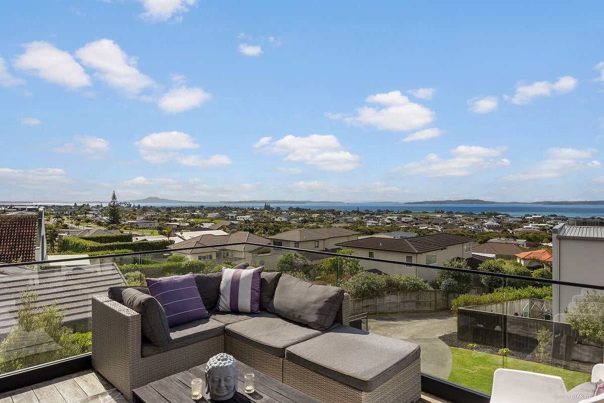 21 Liberty Crescent, Beachlands, Auckland - Carousel 2