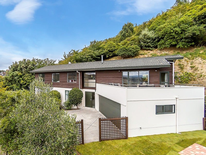 9 Bishops Glen, Tawa, Wellington - Carousel 1