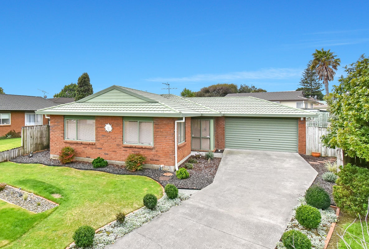 15 Tonson Place, Weymouth, Auckland - Carousel 1