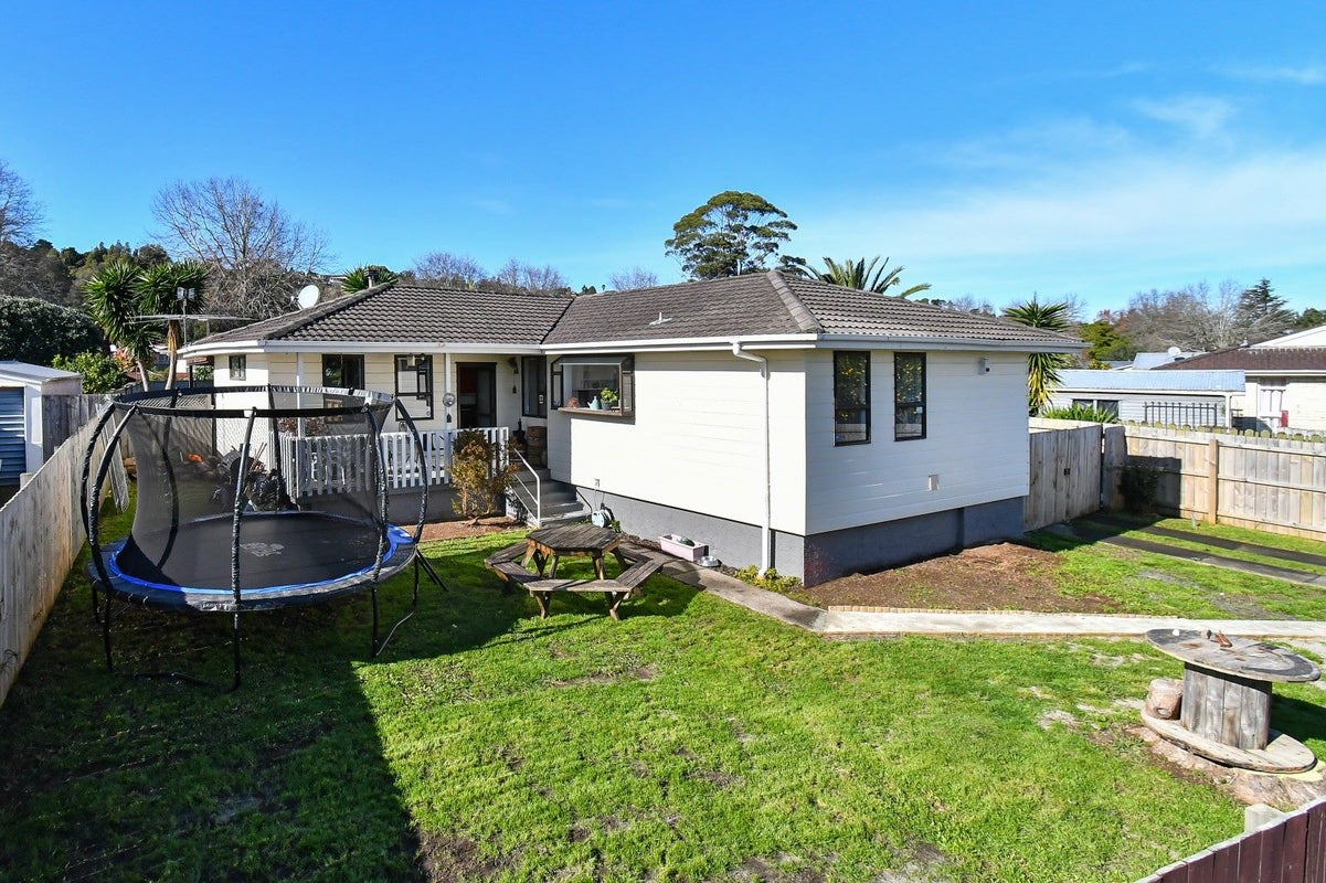 16 Citril Place, Red Hill, Papakura - Carousel 2